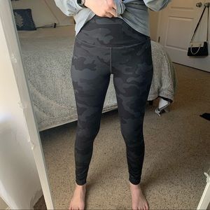BLACK/GREY CAMO LEGGINGS- S